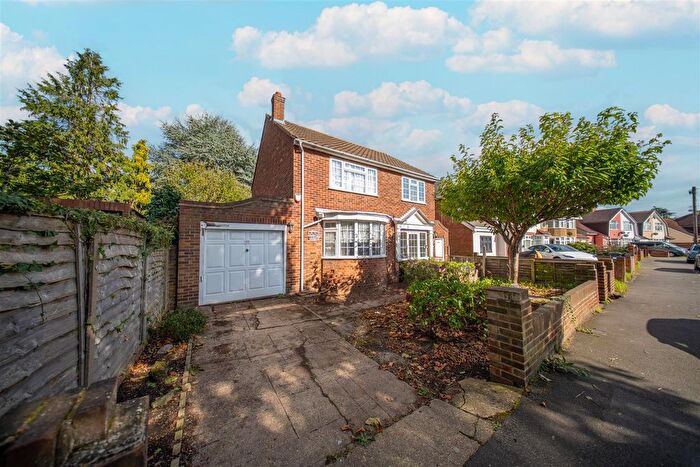 3 Bedroom Detached House To Rent In Brainton Avenue, Feltham, TW14
