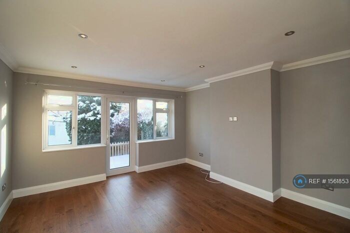 3 Bedroom Bungalow To Rent In Chelmsford Road, Shenfield, Brentwood, CM15