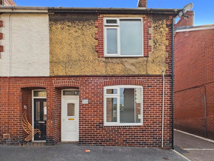 2 Bedroom Flat For Sale In Wesley Street, South Elmsall, Pontefract, WF9