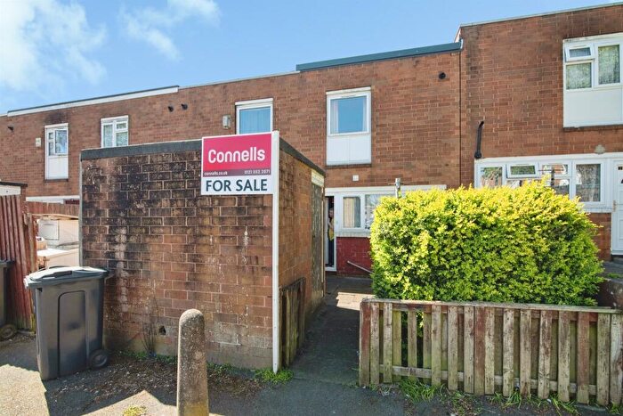 3 Bedroom Terraced House For Sale In Queens Close, Smethwick, B67