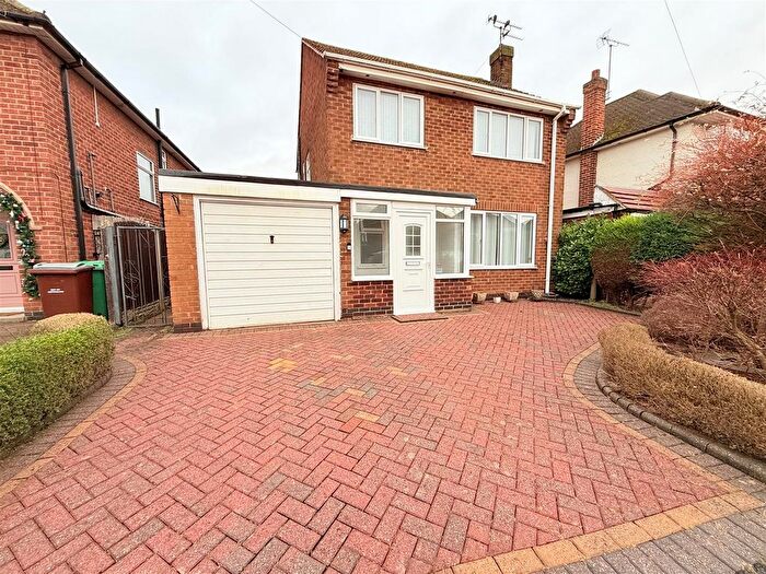 3 Bedroom Detached House To Rent In Mapledene Crescent, Wollaton, Nottingham, NG8