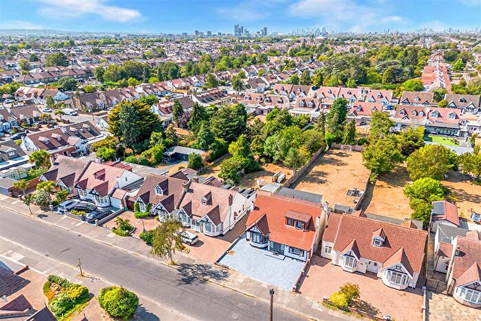 6 Bedroom Bungalow For Sale In Westrow Gardens, Seven Kings, Ilford, IG3