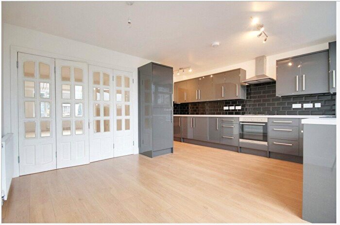 3 Bedroom Terraced House For Sale In Overton Road, Leyton, E10