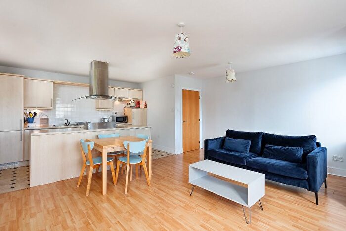 3 Bedroom Flat To Rent In Hopetoun Street, New Town, Edinburgh, EH7