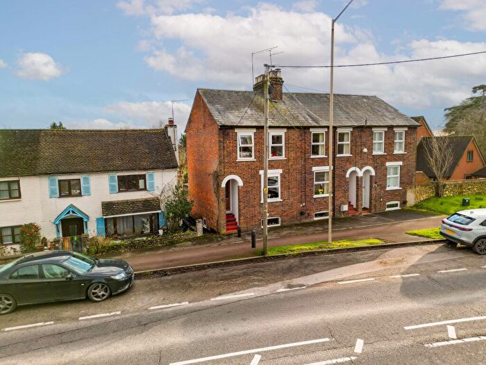 3 Bedroom Terraced House For Sale In Oxford Road, Stone, HP17