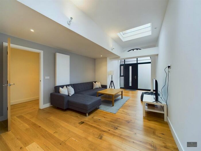 2 Bedroom Flat To Rent In Blackboy Road, Exeter, EX4