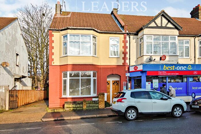 2 Bedroom Flat To Rent In Fairfax Drive, Westcliff-On-Sea, SS0