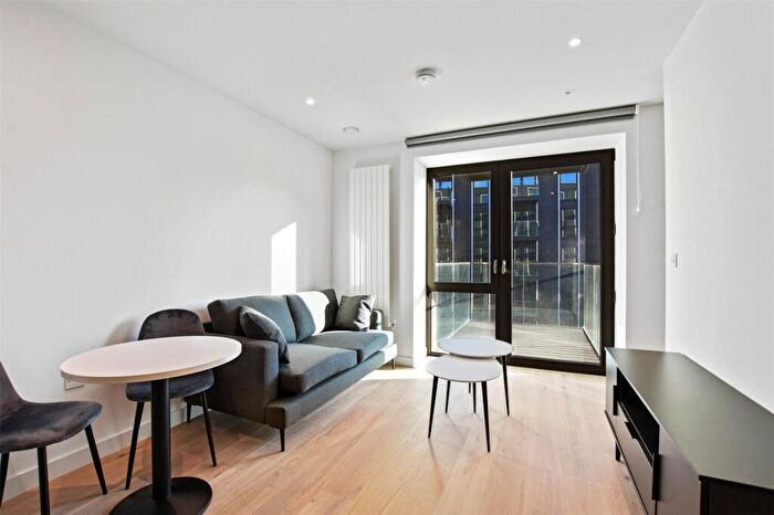 Apartment To Rent In Shipwright Street, London, E16