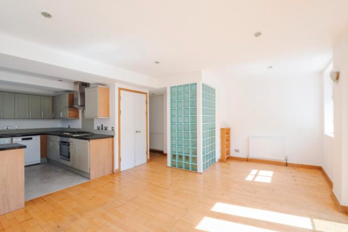 2 Bedroom Apartment To Rent In New Wharf Road London, N1