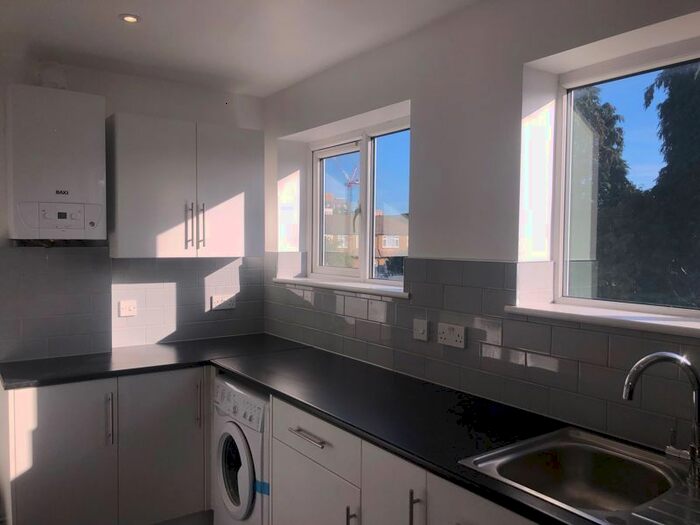 2 Bedroom Maisonette To Rent In Fairey Avenue, Hayes, UB3