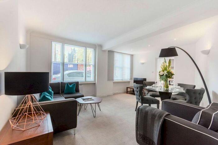 2 Bedroom Flat To Rent In Hill Street, Mayfair, London, W1J