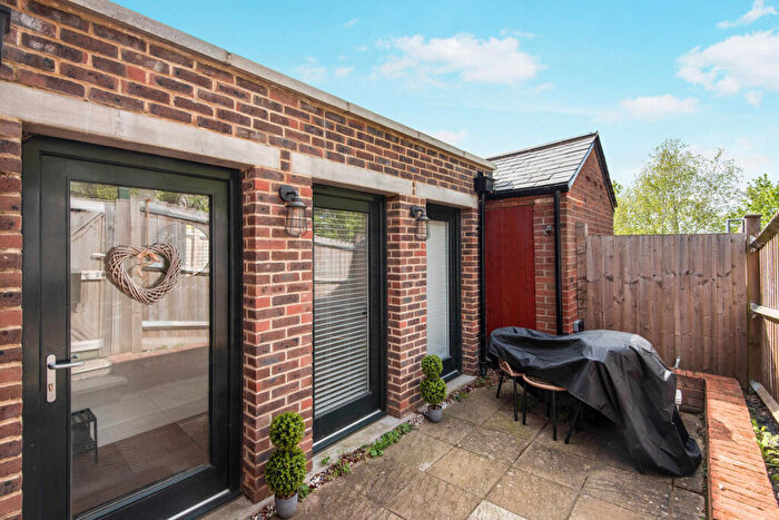 1 Bedroom Flat To Rent In Lyles Row, Hitchin, SG4