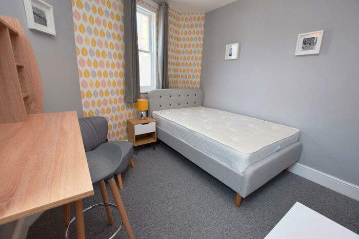 6 Bedroom Terraced House To Rent In Burns Street, Northampton, NN1