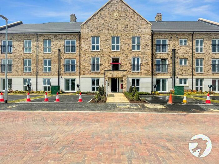 2 Bedroom Flat To Rent In Henshaws Vale, Sittingbourne, Kent, ME10