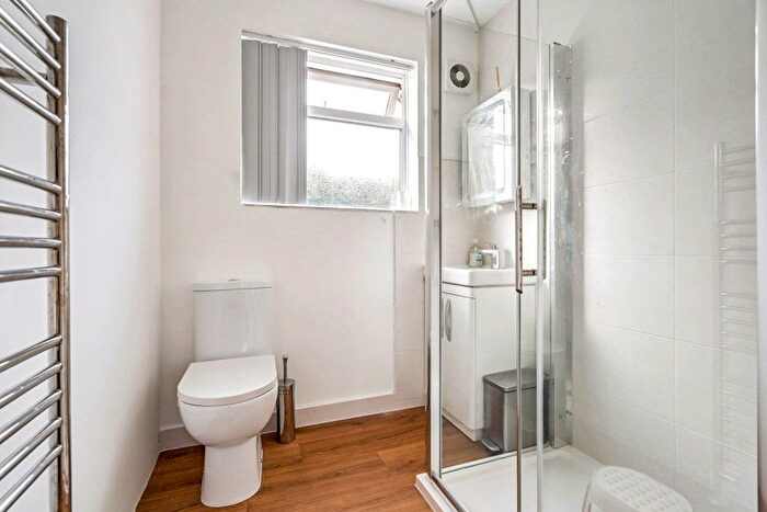 2 Bedroom Flat To Rent In Honeypot Lane, Stanmore, HA7