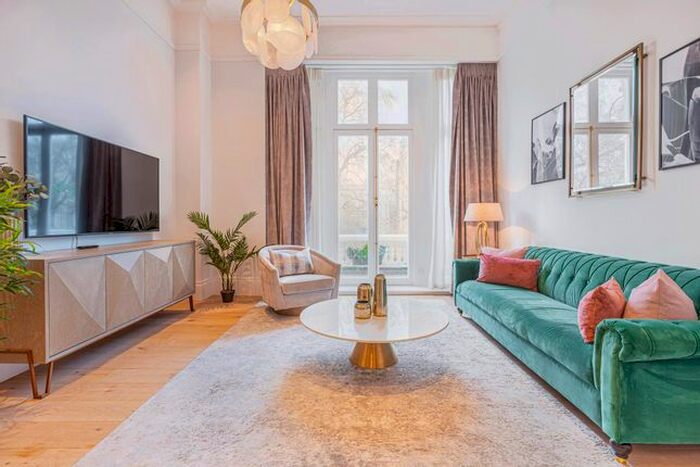 2 Bedroom Flat To Rent In Cromwell Road, London, SW7