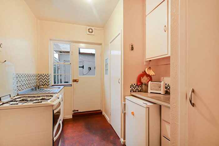 3 Bedroom End Of Terrace House For Sale In Newington Avenue, Southend-On-Sea, SS2