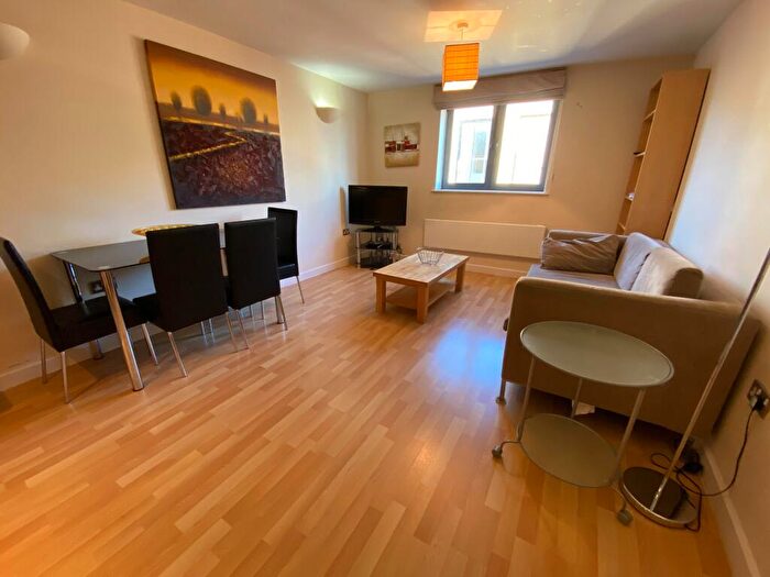2 Bedroom Apartment To Rent In City Walk, Leeds, LS11