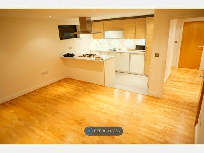 3 Bedroom Flat To Rent In Green Lanes, London, N4