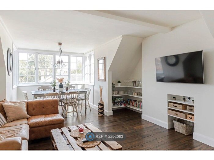 3 Bedroom Flat To Rent In Malbrook Road, London, SW15