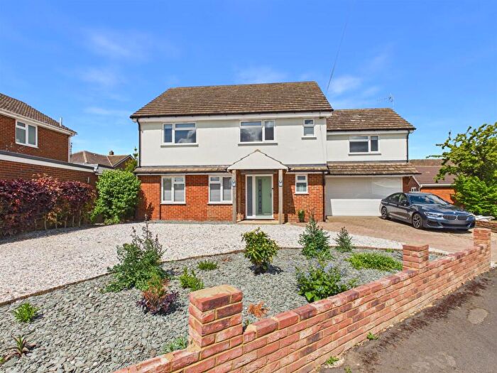 4 Bedroom Detached House For Sale In Langdon Avenue, Bedgrove, Aylesbury, HP21