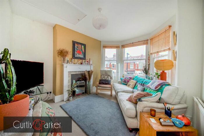 2 Bedroom Flat For Sale In North View Road, Crouch End, N8