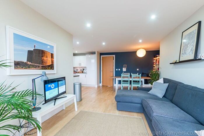 2 Bedroom Flat To Rent In Camberwell New Road London, SE5