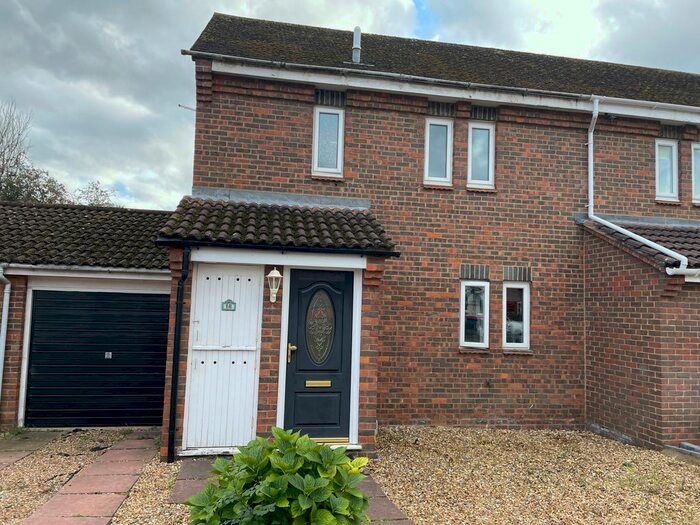 3 Bedroom Semi-Detached House To Rent In William Smith Close, Milton Keynes, Buckinghamshire, Milton Keynes, MK15