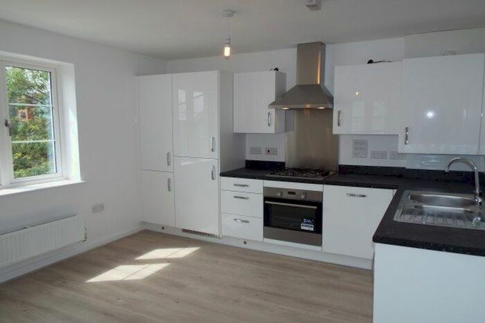 2 Bedroom Flat To Rent In Crabapple Road, Tonbridge, TN9