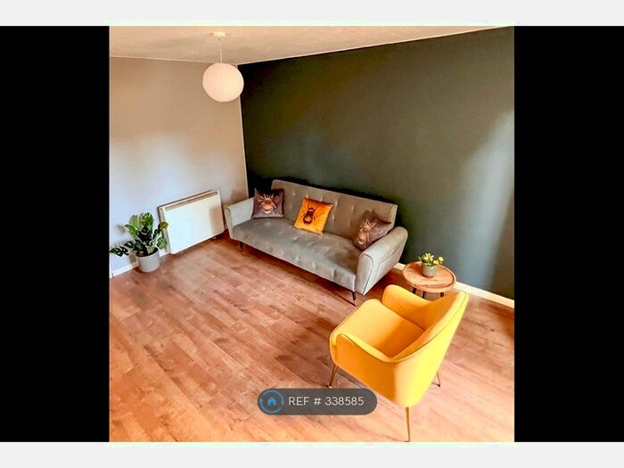 2 Bedroom Flat To Rent In Velour Close, Salford, M3