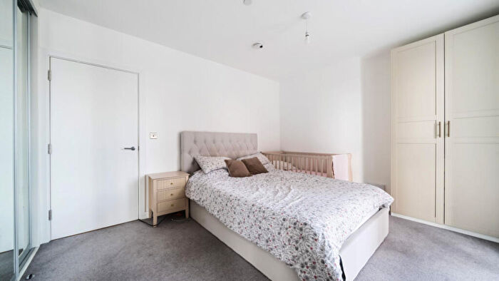 1 Bedroom Flat For Sale In Halewood Way, Rainham, RM13
