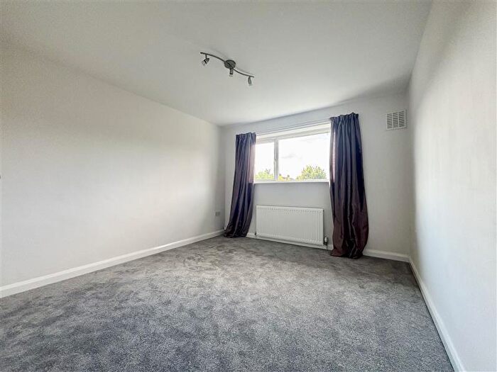 4 Bedroom Semi-Detached House To Rent In Cleevelands Avenue, Cheltenham, GL50