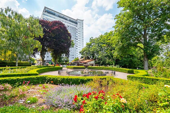2 Bedroom Flat For Sale In Throwley Way, Sutton, SM1