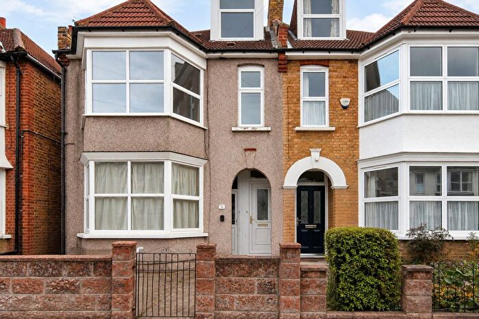 3 Bedroom Maisonette For Sale In Claremont Avenue, New Malden, KT3