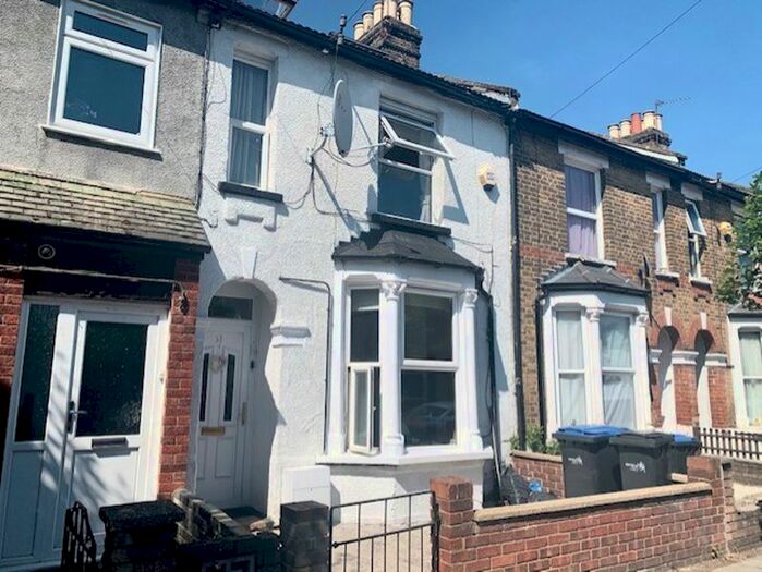 3 Bedroom Property To Rent In Harrow Drive, London, N9