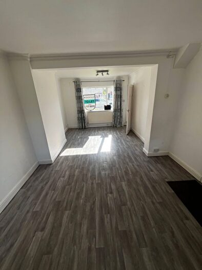 3 Bedroom Semi-Detached House To Rent In Vale Road, Dudley, DY2