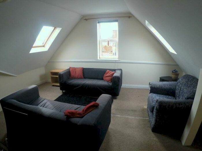 4 Bedroom Flat To Rent In Large Bedroom Student Flat In Winton -Available September, BH9