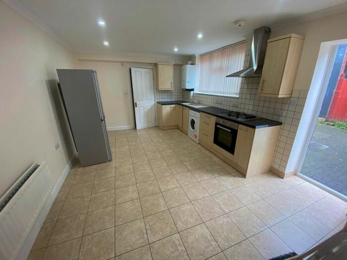 1 Bedroom Flat To Rent In Hazelbury Crescent, Luton, LU1