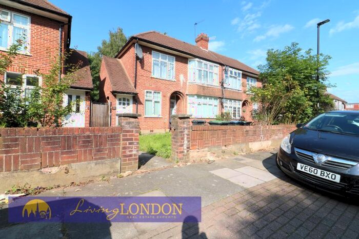 2 Bedroom Maisonette To Rent In Bicknoller Road, Enfield, EN1