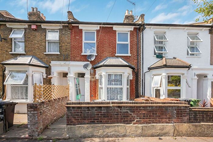 2 Bedroom Flat For Sale In Morley Road, Leyton, E10
