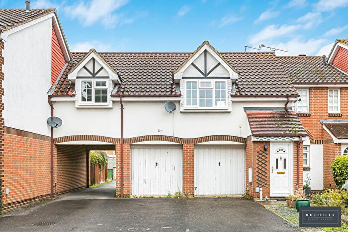 2 Bedroom Maisonette To Rent In Shaw Drive, Walton-On-Thames, Surrey, KT12