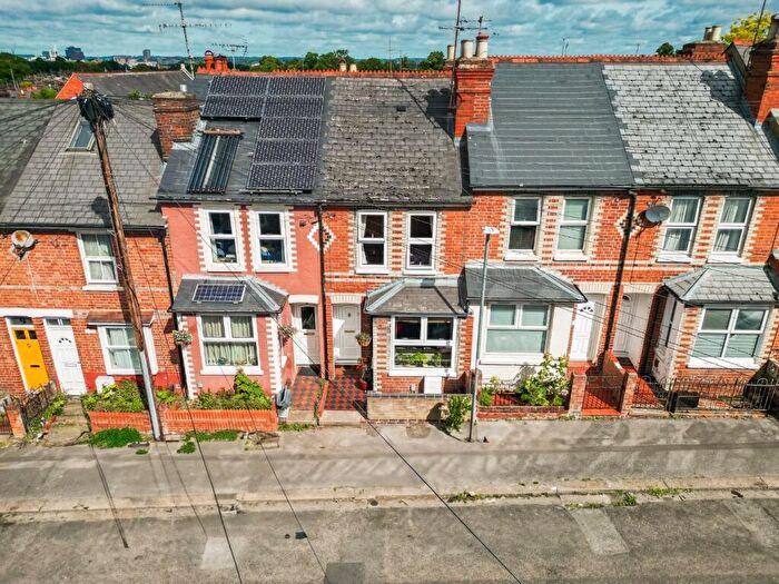 2 Bedroom Terraced House To Rent In Auckland Road, Reading, Berkshire, RG6