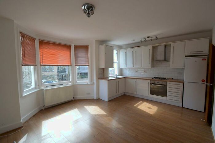 2 Bedroom Flat To Rent In College Road, Tottenham, London, N17