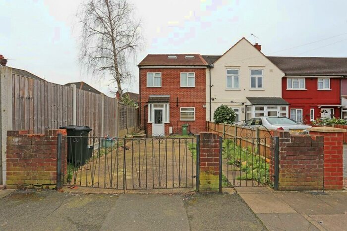 5 Bedroom End Of Terrace House To Rent In Kingsley Road, Hainault, Ilford, Essex, IG6