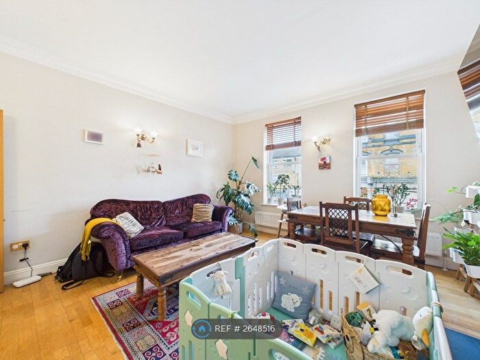 2 Bedroom Flat To Rent In Bethnal Green Road, London, E2