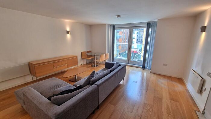 1 Bedroom Apartment To Rent In Skyline Central, City Centre, M4