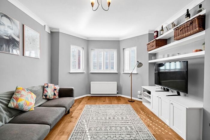 2 Bedroom Flat For Sale In Gleneagle Road, London, SW16
