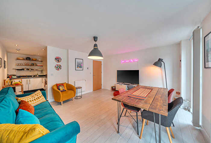 1 Bedroom Apartment For Sale In Charcot Road, London, NW9