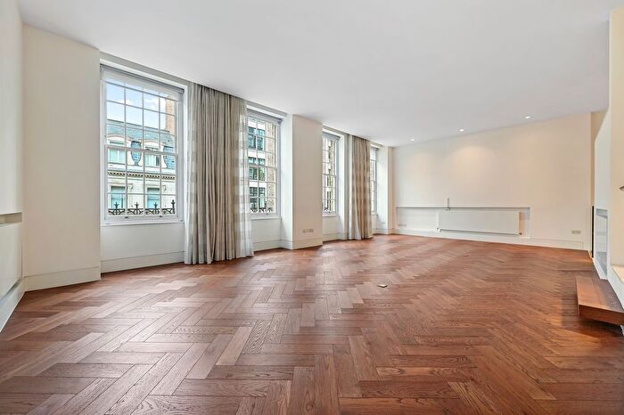 2 Bedroom Flat To Rent In New Cavendish Street, Marylebone Village, London, W1W