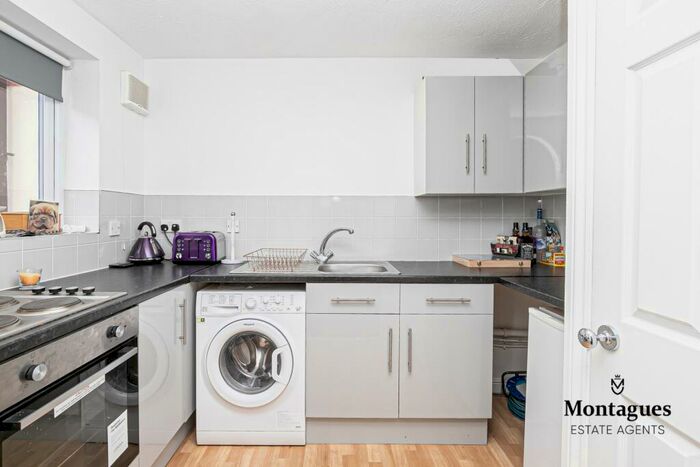 1 Bedroom Flat To Rent In Centre Drive, Epping, CM16